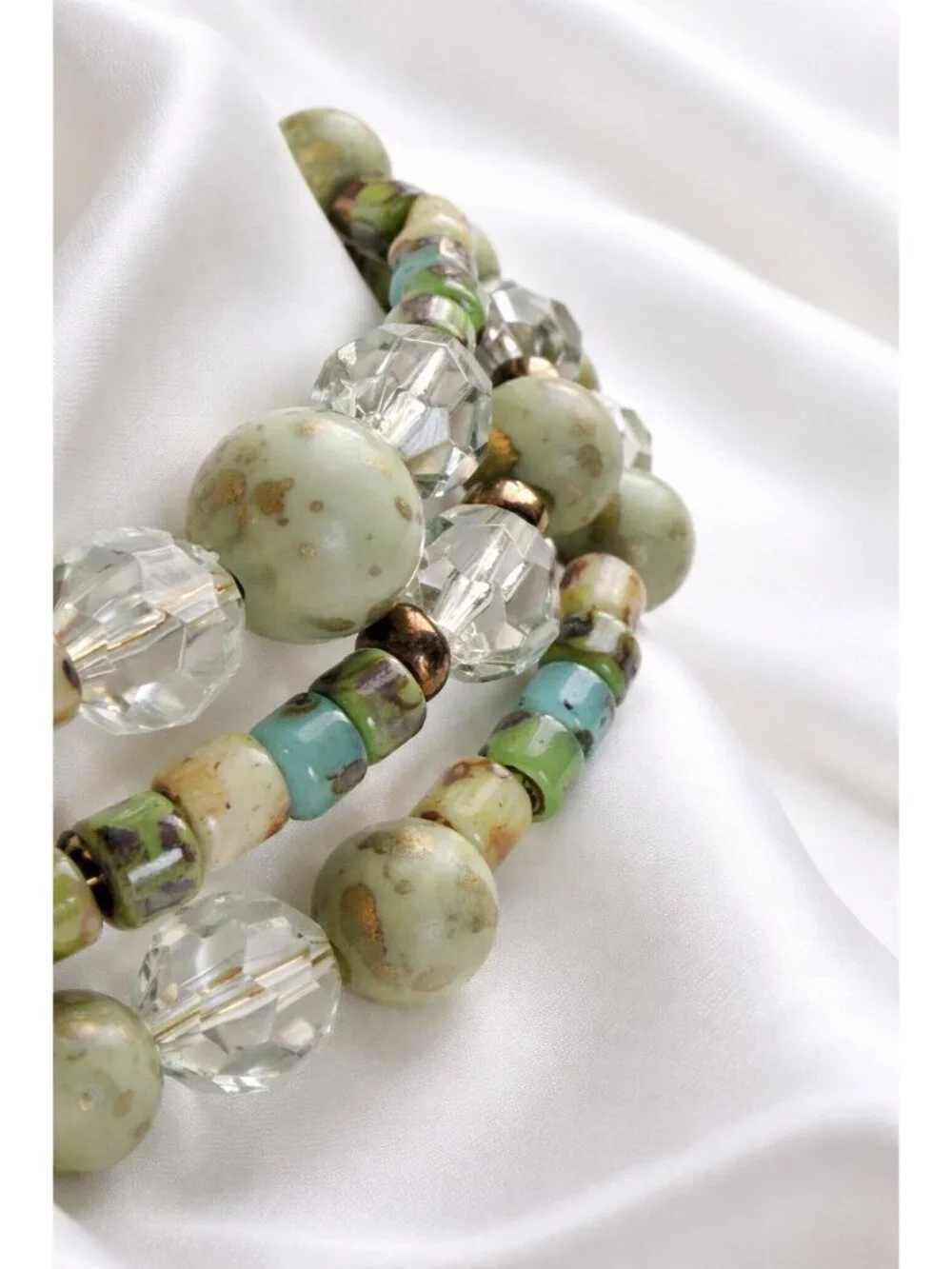 REIMAGINED Memory Wrap Bracelet Green Stone Glass Beads Adjustable Boho Nature - Picture 5 of 8